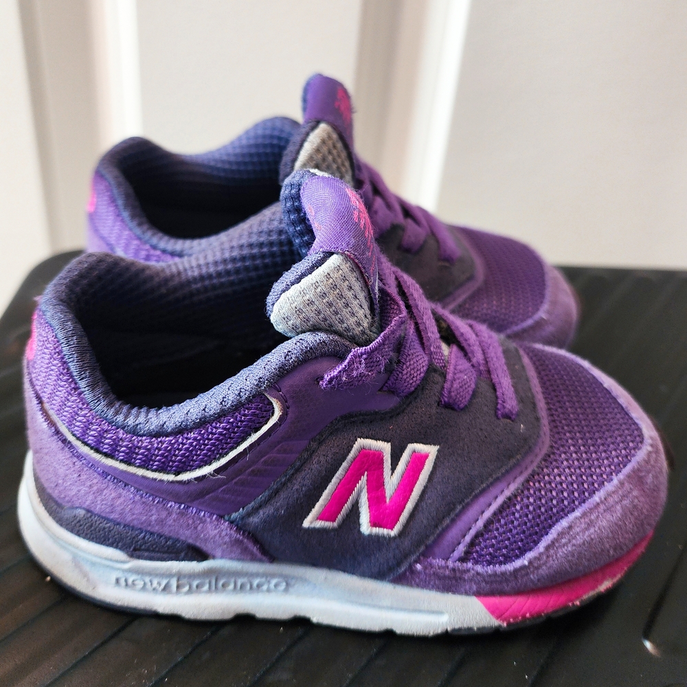 New Balance Girls Kids 997H Bungee Lace Sneaker, Interstellar/Magenta POP, 7.5 W